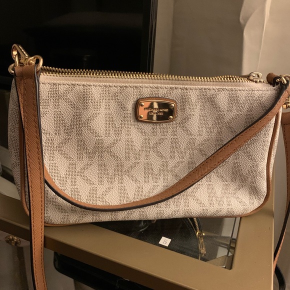 Michael Kors Handbags - Michael Kors Purse